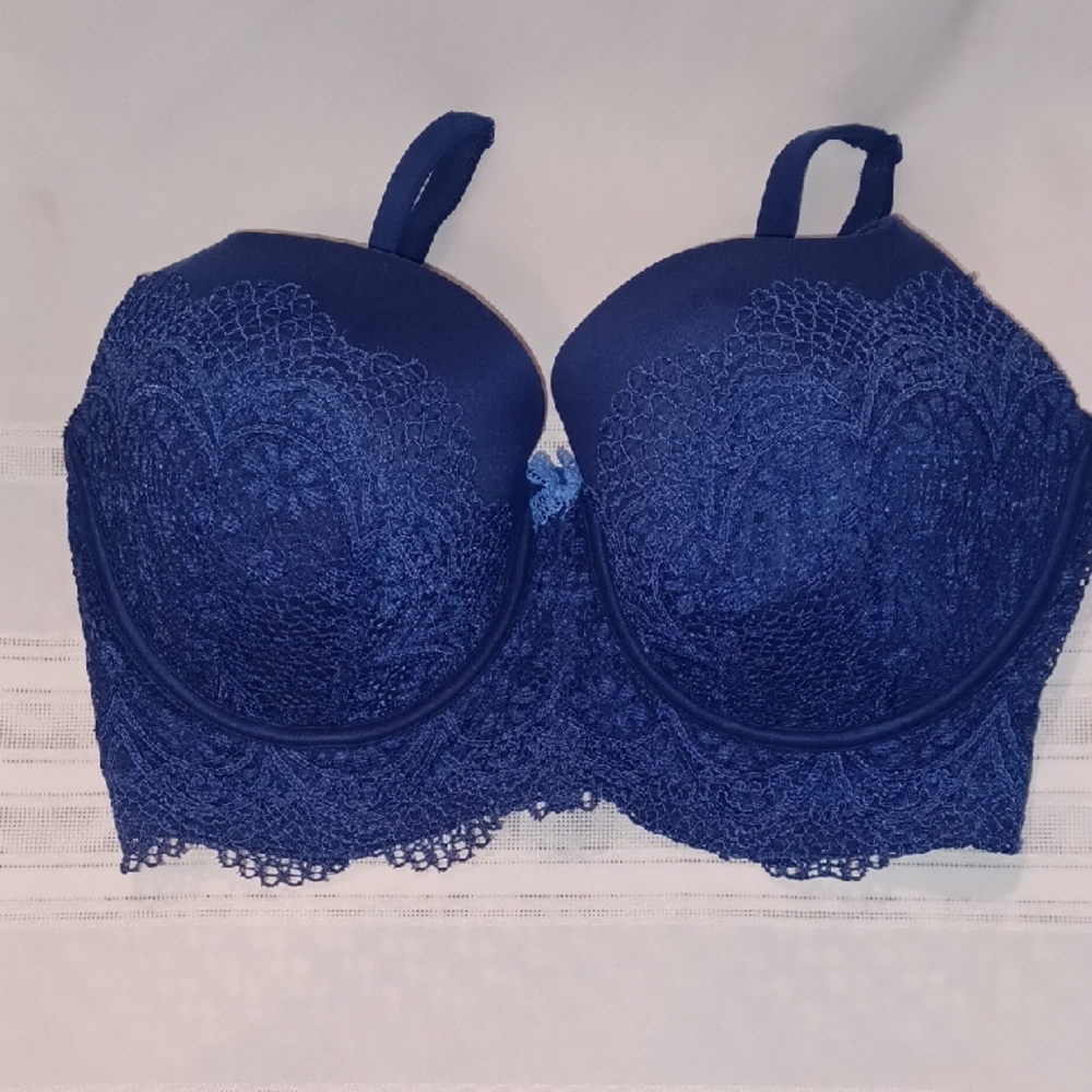 NWOT Lined Demi Elegant Lace Women's Bra in Navy Blue